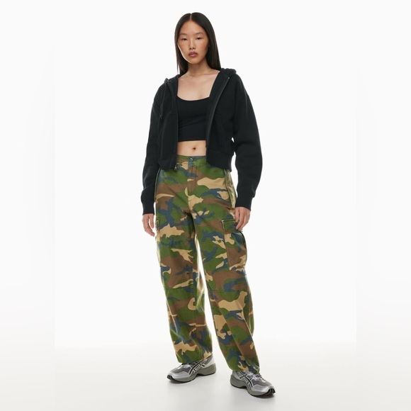 Aritzia Pants - Aritzia TNA New Supply Cargo Pants Camo Mid Rise Straight Leg Size 0